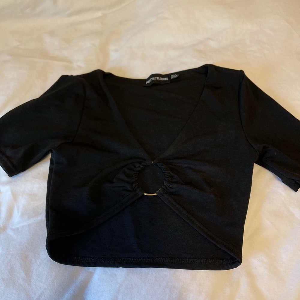 black ring crop top